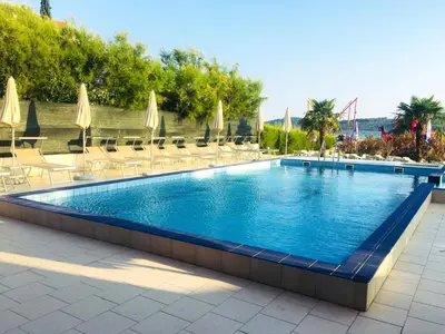 Bazen u objektu Hotel Duje ili u blizini