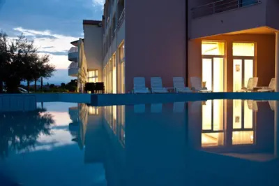 Bazen u objektu Hotel Duje ili u blizini