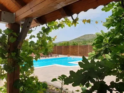 Bazen u objektu Apartment Smilje ili u blizini