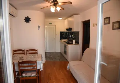 Kuhinja ili čajna kuhinja u objektu Apartments Ema