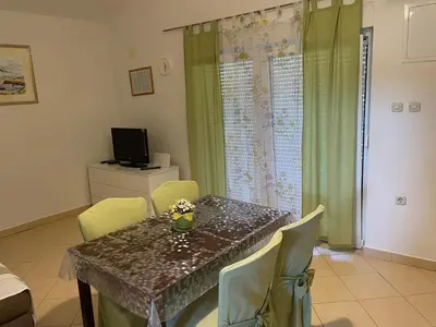 TV i/ili zabavni centar u objektu Apartments Mais Tisno