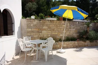 Popločani dio dvorišta ili vanjski dio objekta Apartments by the sea Murter - 5078