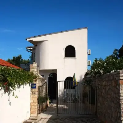 Apartments by the sea Murter - 5078