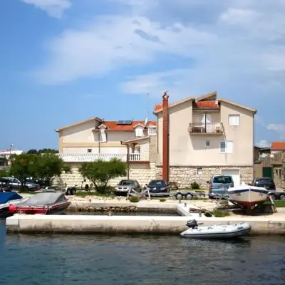 Apartments by the sea Jezera