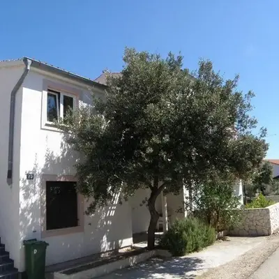 Apartments with a parking space Jezera