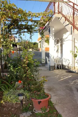 Vrt u objektu Apartments with parking space Vodice - 5808