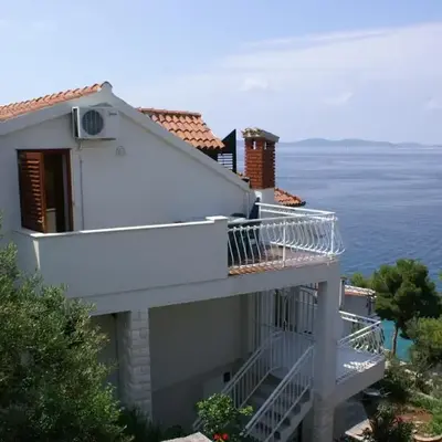 Apartments by the sea Tribunj