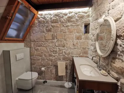 Kupaonica u objektu D HOUSE authentic Zlarin house, relaxing courtyard and terrace