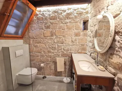 Kupaonica u objektu D HOUSE authentic Zlarin house, relaxing courtyard and terrace