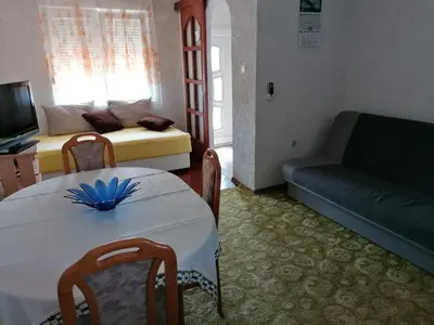 TV i/ili zabavni centar u objektu Apartmani Lukin