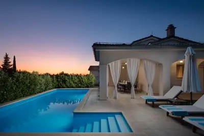 Bazen u objektu Villa Sunset Lady ili u blizini