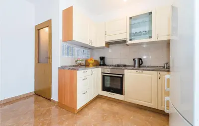 Kuhinja ili čajna kuhinja u objektu Apartment Vodice With Sea View V