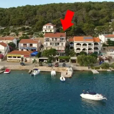 Apartments by the sea Tisno