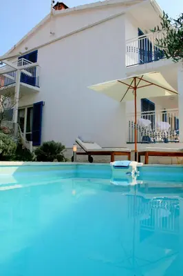 Bazen u objektu Apartments MEDITERRANEO ili u blizini