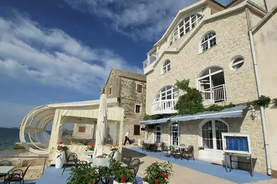 Zgrada u kojoj se nalazi aparthotel
