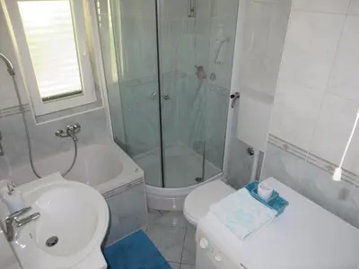 Kupaonica u objektu Apartment Simaris - spacious with terrace and sea view