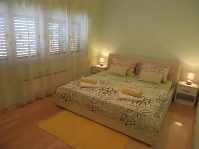 Krevet ili kreveti u jedinici u objektu Apartment Simaris - spacious with terrace and sea view