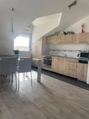 Kuhinja ili čajna kuhinja u objektu Sunny Apartment