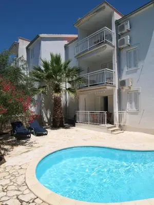 Bazen u objektu Olea Apartments ili u blizini
