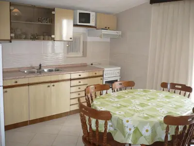 Kuhinja ili čajna kuhinja u objektu Apartments Neva