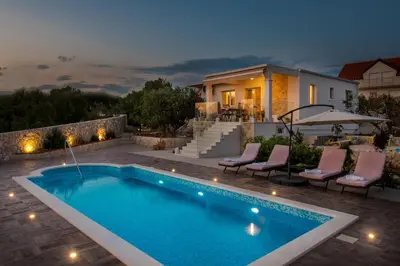 Bazen u objektu Villa Daly ili u blizini