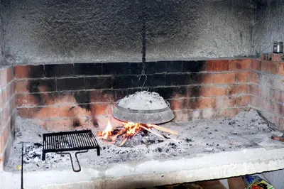 Oprema za roštilj dostupna gostima apartmana