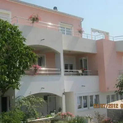 Apartments with a parking space Tisno