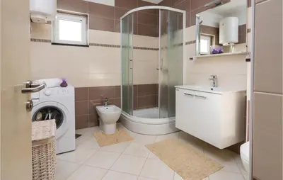 Kupaonica u objektu 3 Bedroom Nice Home In Blizina Gornja