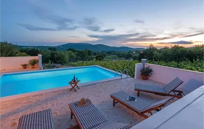 Pogled na planine ili pogled na planine iz vikendica