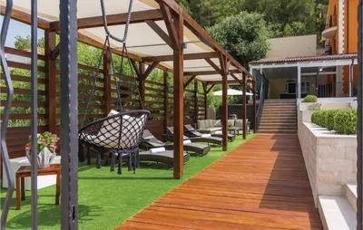 Vrt u objektu Awesome Home In Skradin With Sauna