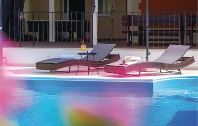 Bazen u objektu Awesome Home In Skradin With Sauna ili u blizini
