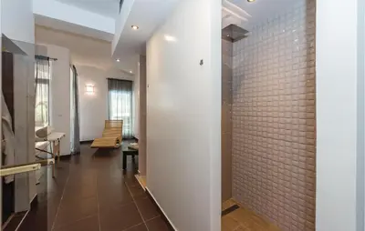 Kupaonica u objektu Awesome Home In Skradin With Sauna