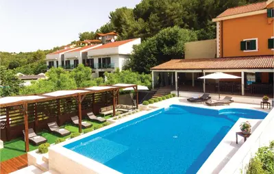 Bazen u objektu Awesome Home In Skradin With Sauna ili u blizini