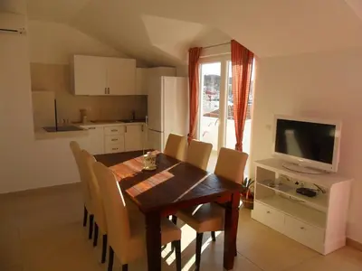 Kuhinja ili čajna kuhinja u objektu Apartments Leut