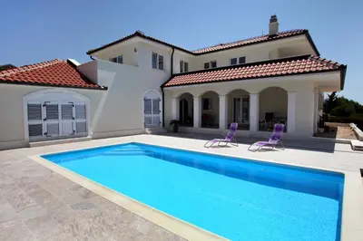 Bazen u objektu Villa Lanterna ili u blizini
