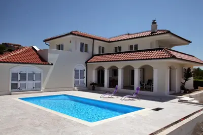 Bazen u objektu Villa Lanterna ili u blizini