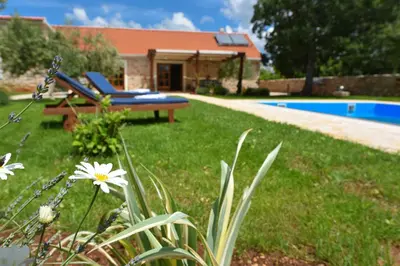 Bazen u objektu Rural House Kod Slapa ili u blizini