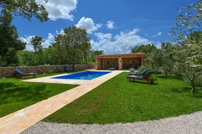 Bazen u objektu Rural House Kod Slapa ili u blizini