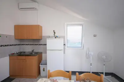 Kuhinja ili čajna kuhinja u objektu Apartments with a parking space Pirovac, Sibenik - 6246
