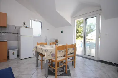 Kuhinja ili čajna kuhinja u objektu Apartments with a parking space Pirovac, Sibenik - 6246