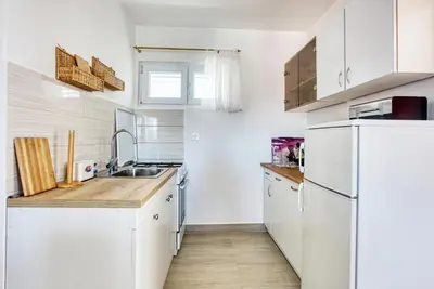Kuhinja ili čajna kuhinja u objektu Apartments by the sea Grebastica, Sibenik - 11463