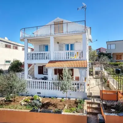 Apartments by the sea Grebastica