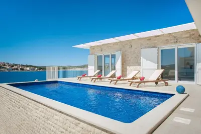 Tlocrt objekta Seaside luxury villa with a swimming pool Zatoglav, Rogoznica - 11685