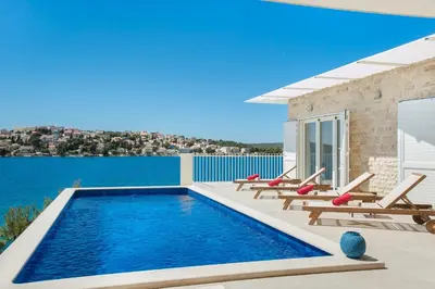 Tlocrt objekta Seaside luxury villa with a swimming pool Zatoglav, Rogoznica - 11685