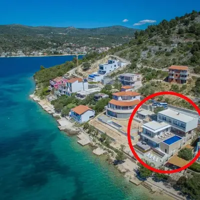 Seaside luxury villa with a swimming pool Zatoglav