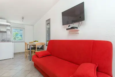 TV i/ili zabavni centar u objektu Apartments Na Obali Mora
