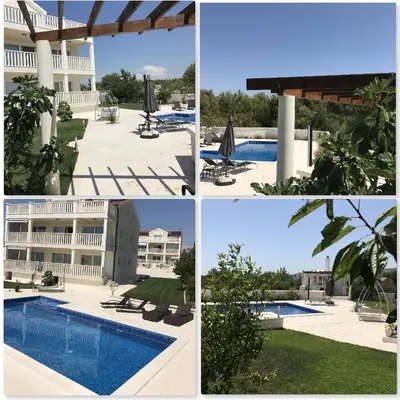 Bazen u objektu Villa Bachelor Apartments ili u blizini