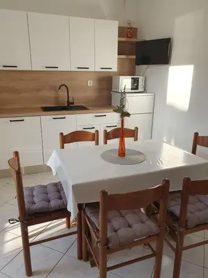 Kuhinja ili čajna kuhinja u objektu Apartmani Peran