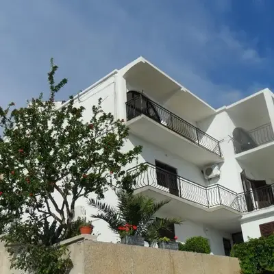 Apartments by the sea Tisno