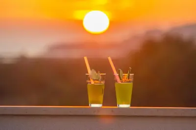 Pogled na izlazak ili zalazak sunca iz apartmana